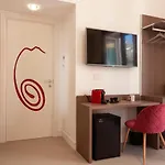 Moma Suites
